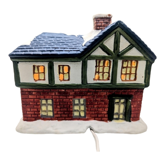 Winter Valley Cottages Porcelain Lighted House - Picture 4 of 4